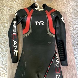 TYR hurricane category 5 wetsuit womens M full sleeve